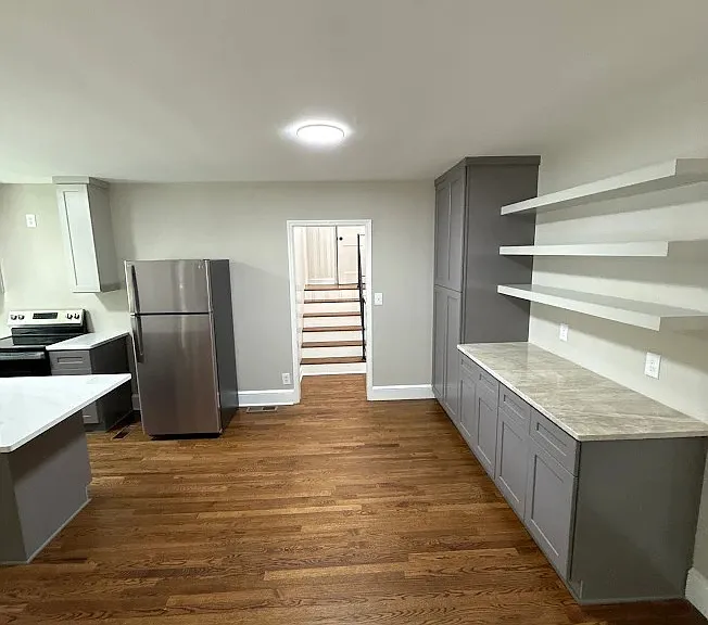 528 Barrington Dr — Photo 4