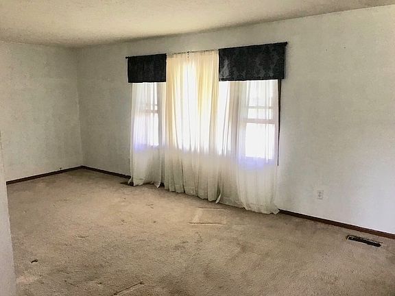 3rd image of 59641 Spicewood Dr