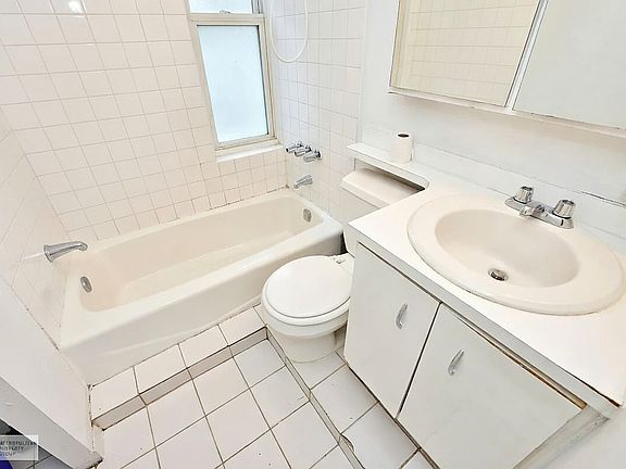 5th image of 18 King St Unit 18