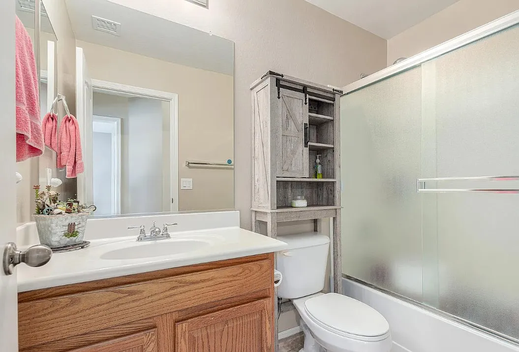 4 bed, 1910 sqft, $2,495 — Photo 4