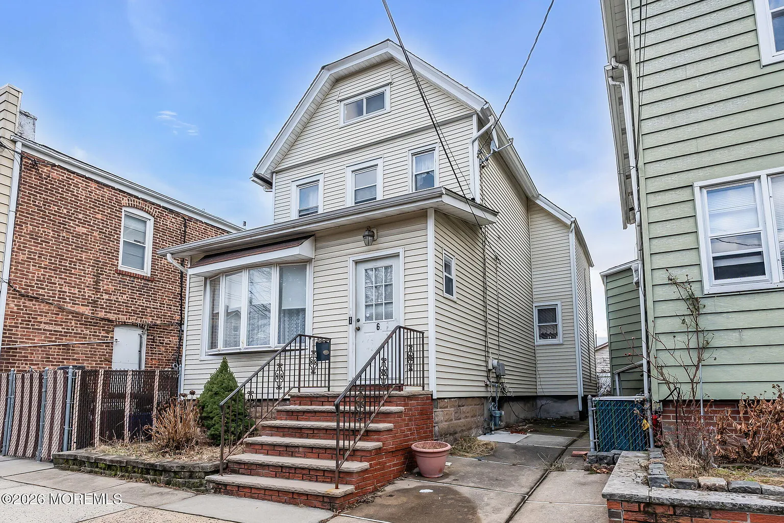 6 Lincoln Place photo 1