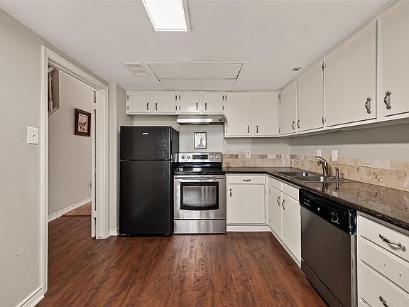 3rd image of 14715 Barryknoll Ln APT 121