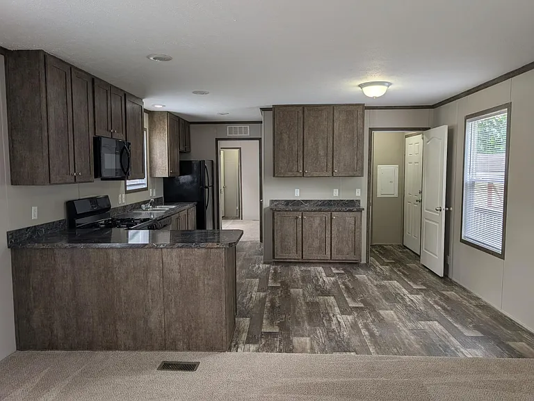 Avon Lakes Estates — Photo 7