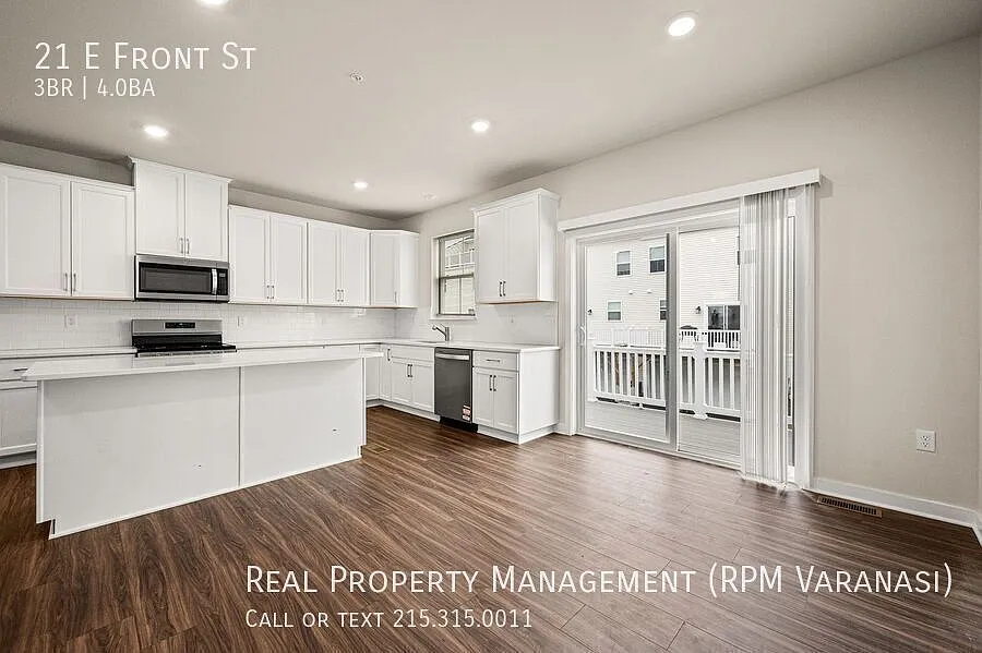 Luxury 3-Story Townhome in Bridgeport Freshly Painted & Available Immediately — Photo 4