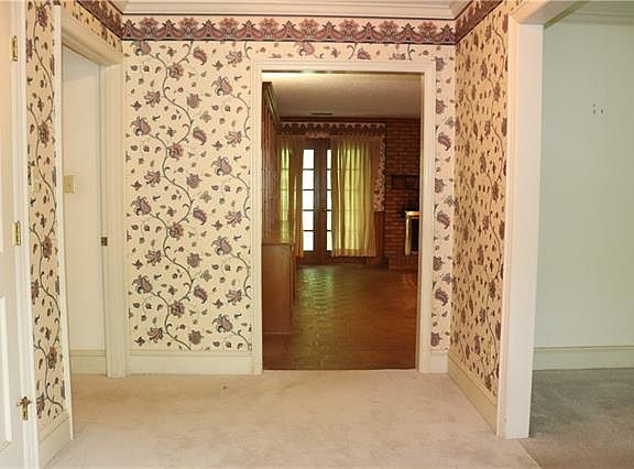 4th image of 1681 Knolls Dr