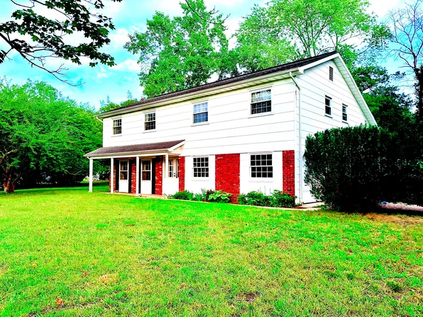 369 Hilltop Rd, Toms River, NJ 08753