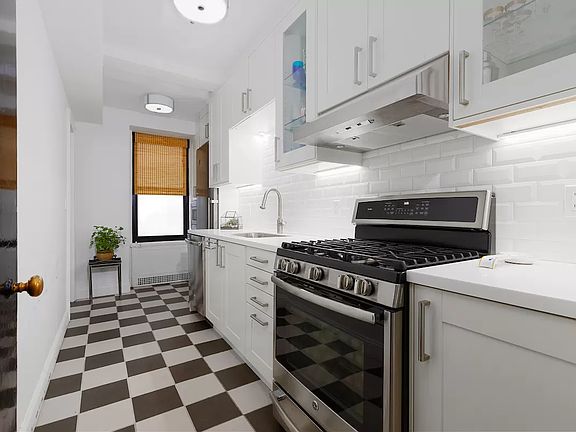 4th image of 161 W 16th St APT 7L