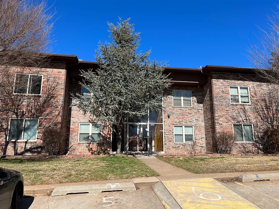 1015 E Hurd St #5