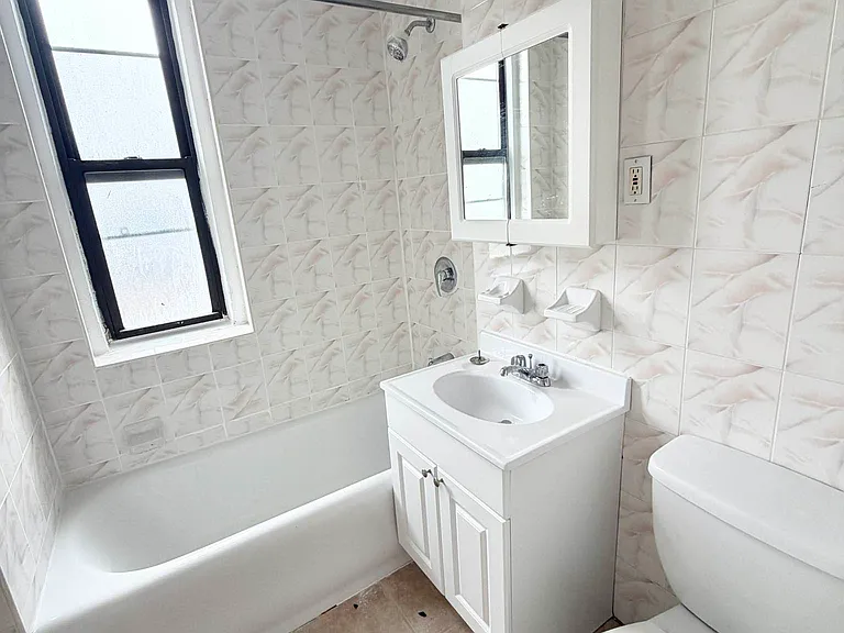910 Thieriot Ave #7L — Photo 7