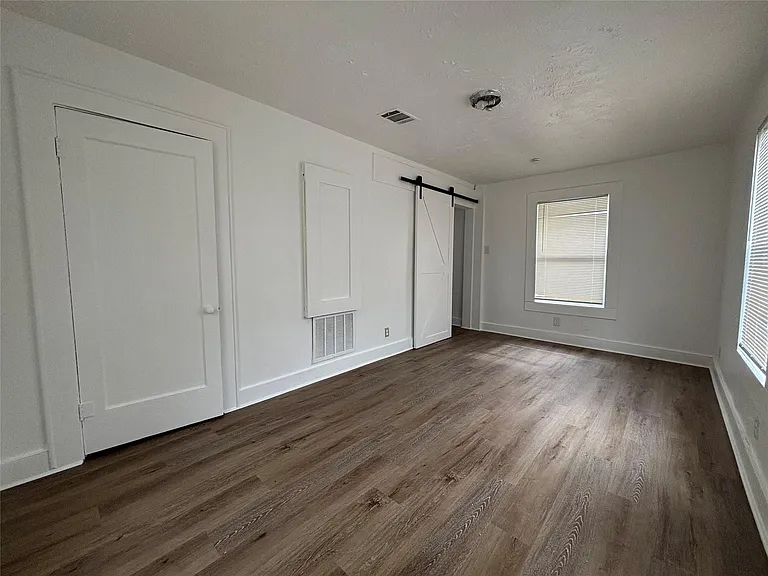 969 Wakefield Dr — Photo 5