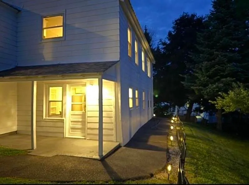 1 bed, 1.0 bath, 800 sqft, $1,800 — Photo 2