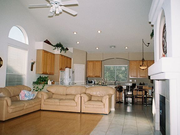 Open great room W/fireplace open to large kitchen 