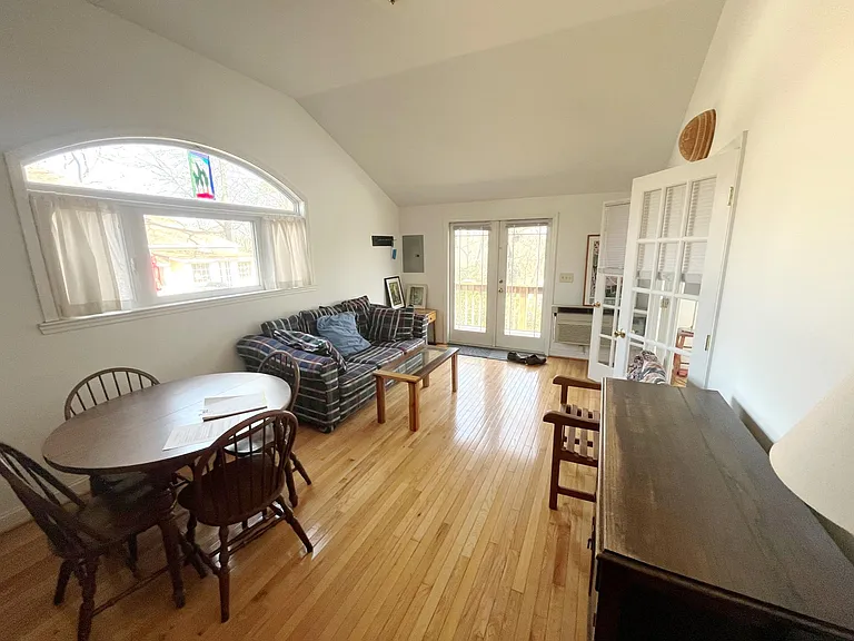 399 Pavillion St SE — Photo 3