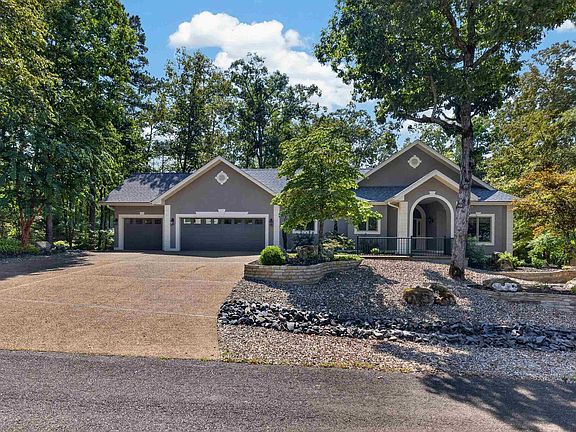 2nd image of 32 Princesa Dr