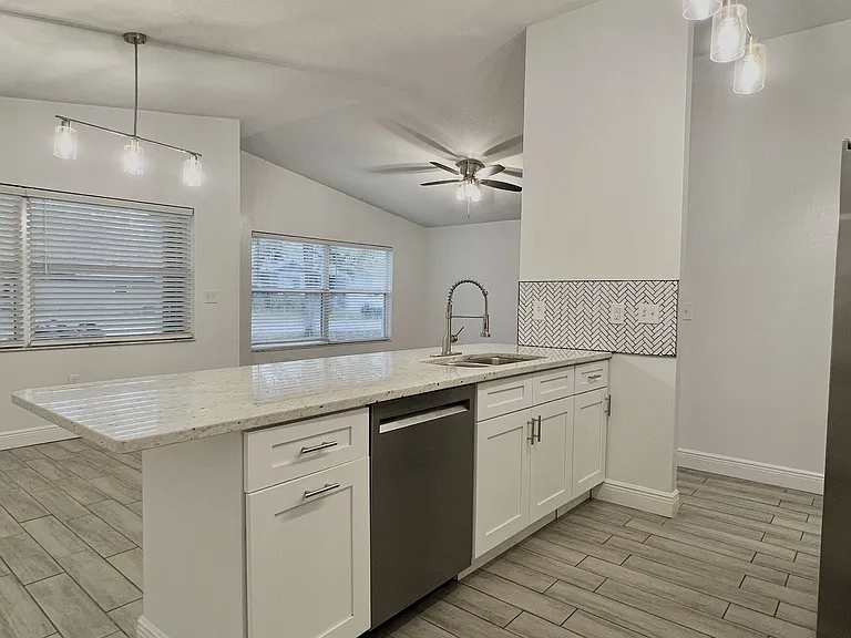 4359 Iris St N — Photo 6