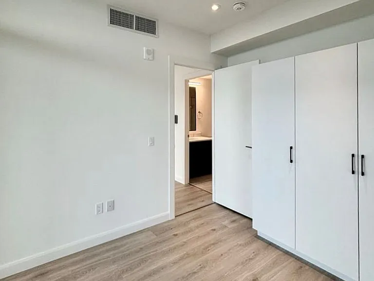 741 King St W #912 — Photo 12