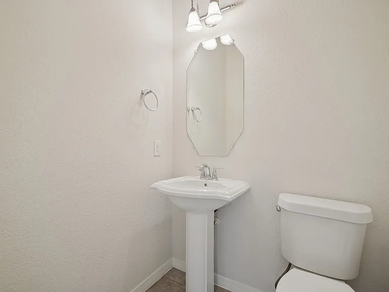 3934 Amberwood Dr — Photo 14