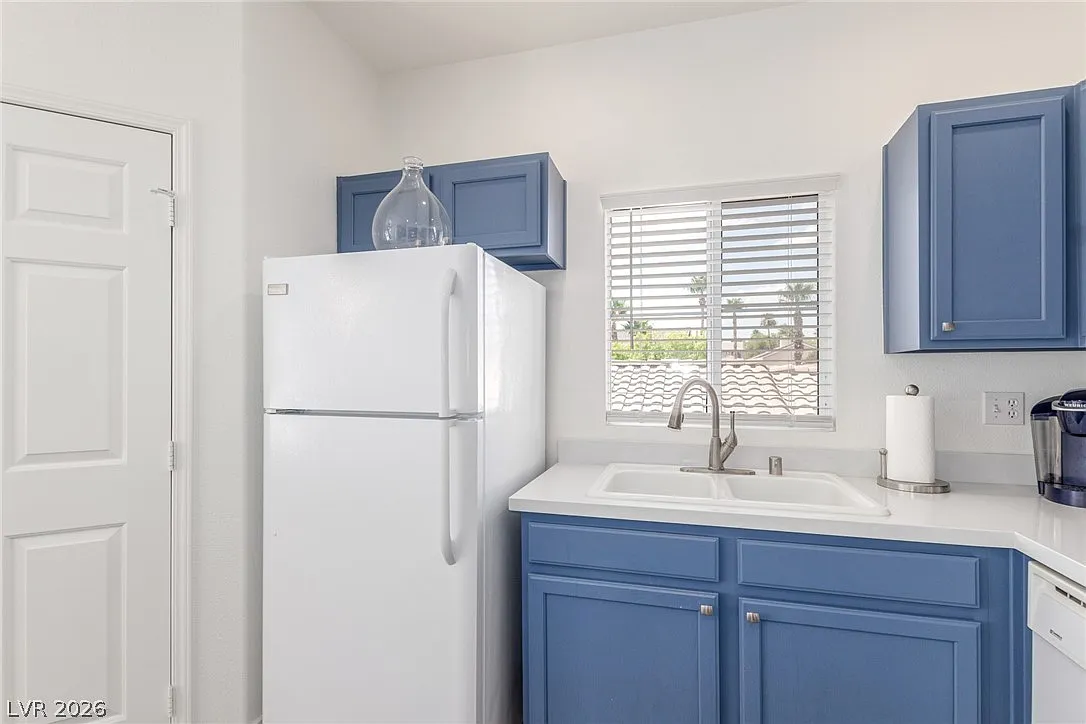 2 bed, 2.0 bath, 1100 sqft, $1,995 — Photo 2