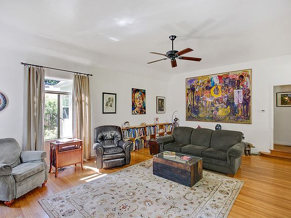 4th image of 519 Blackwood St