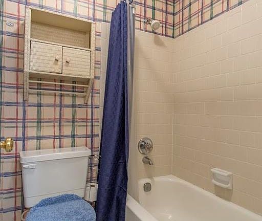 3rd image of 6700 Woodglen Ct