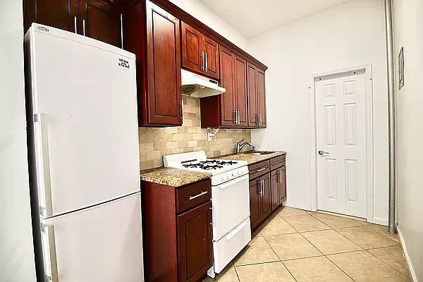 Rented by Compass | media 9