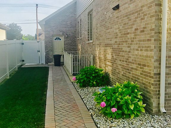 4th image of 324 Oak Meadows Dr