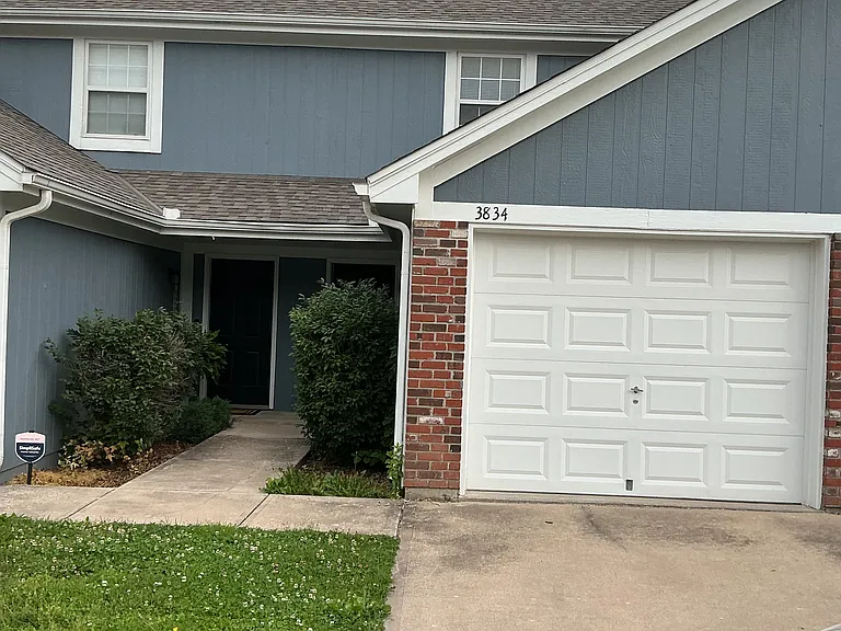 3834 SW Harbor Dr — Photo 2