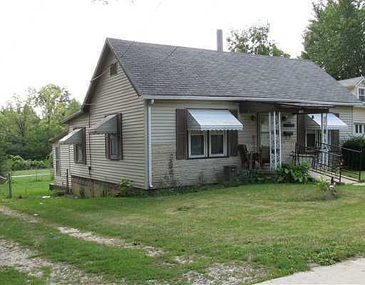 2nd image of 518 N Front St