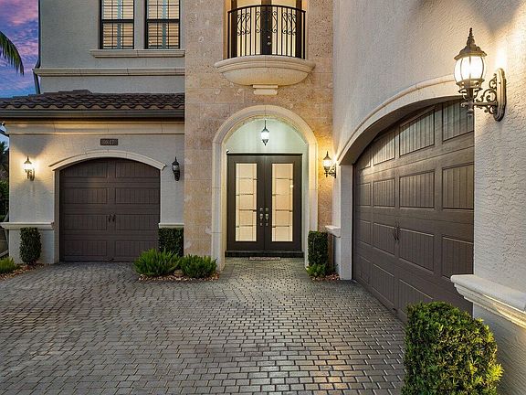 4th image of 9847 Bozzano Drive