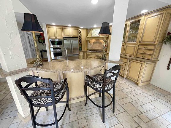 5th image of 1692 E Walnut Dr