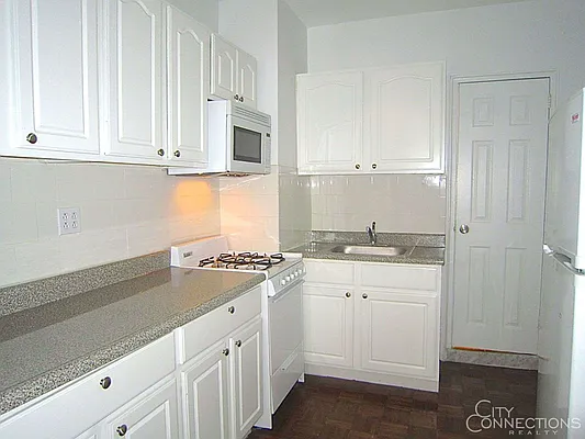 Rented by City Connections Realty | media 19