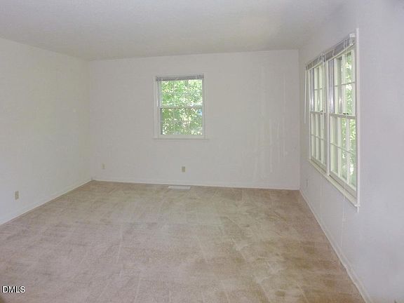 4th image of 321 Glendale Dr