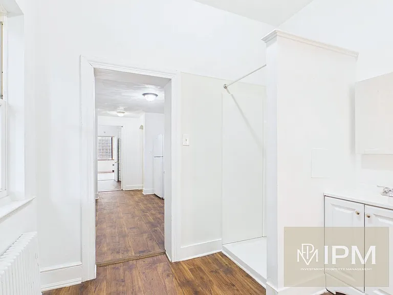 410-412 S George St — Photo 12
