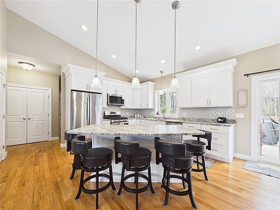 5th image of 40 Stag Cir