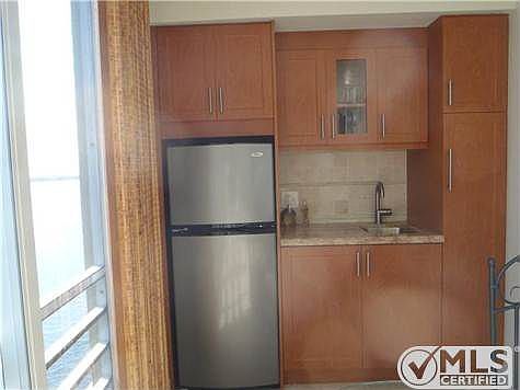 5th image of 36 Yacht Club Dr APT 604