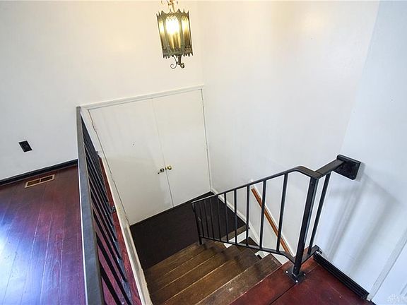 4th image of 735 Waneta Ave