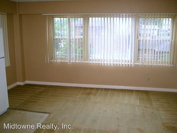 5th image of 530 W Berry St APT 310