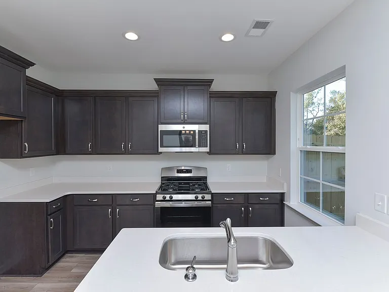 185 Northwood St — Photo 10