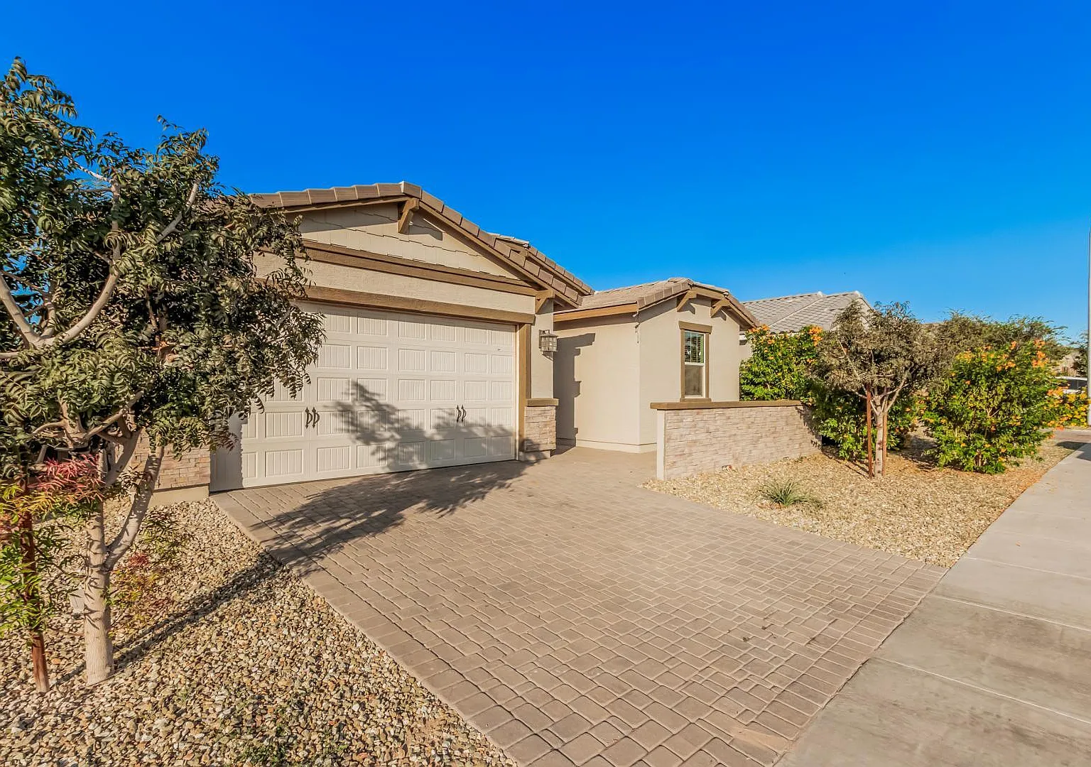 4 bed, 3.0 bath, 2342 sqft, $2,800 — Photo 3