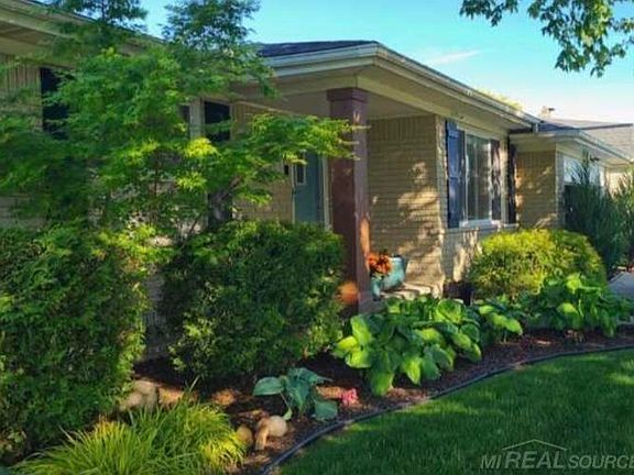 4th image of 41304 Clairpointe St