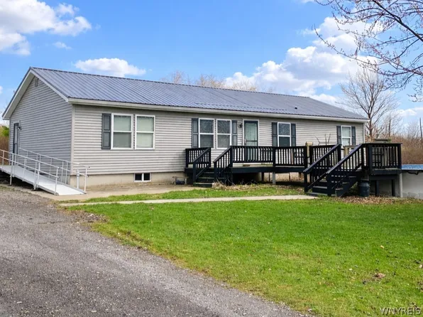 8983 Center St, Holland, NY 14080