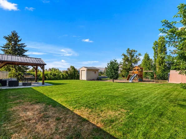 27 31st Street NE, East Wenatchee, WA 98802