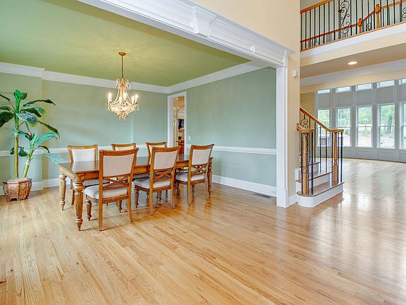 3rd image of 3580 Glenaireview Ct