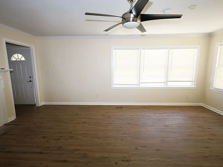908 E Park Ave — Photo 2