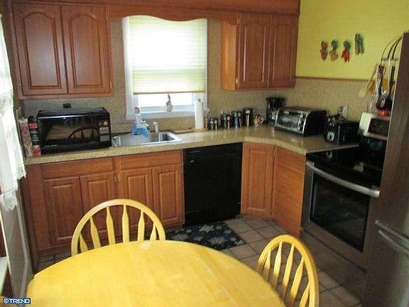 3rd image of 708 Brooke Ave