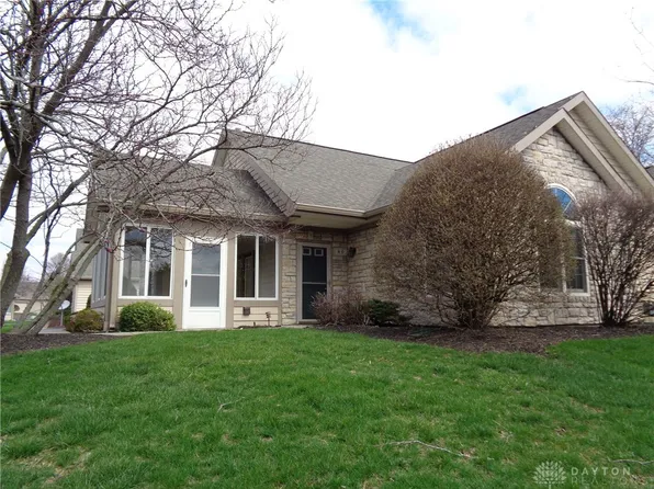 80 Villa Pointe Dr, Springboro, OH 45066