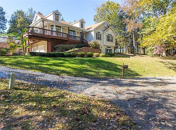 2nd image of 19 Dew Drop Ln