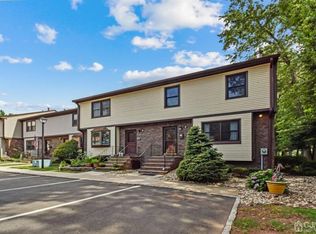 90 Highview Dr, Woodbridge, NJ 07095