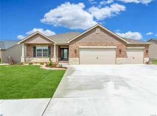 912 Creekside Dr, Waterloo, IL 62298