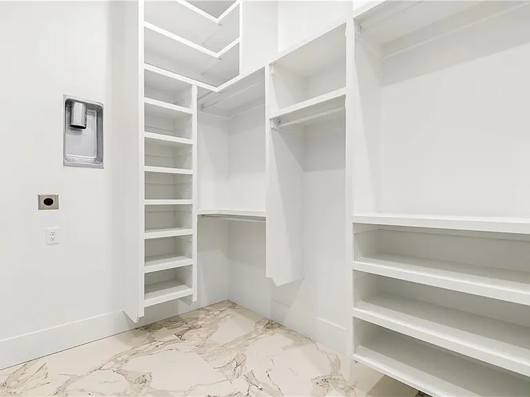 4413 S 88th St — Photo 37
